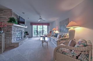 Tranquil Osage Beach Condo with Waterfront Decks! - Osage Beach - 8