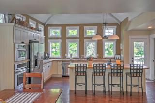 Gorgeous Wapato Point Lakehouse with Private Hot Tub - Manson - 5