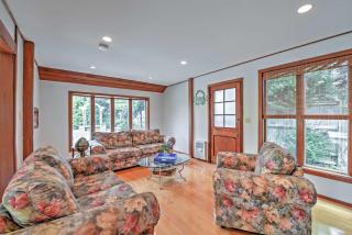 Charming Hyannis Home with Deck Walk to Beach! - Hyannis - 8