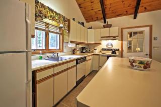 Peaceful Lincoln Chalet Less Than 2 Mi to Loon Mtn Skiing! - Lincoln - 2