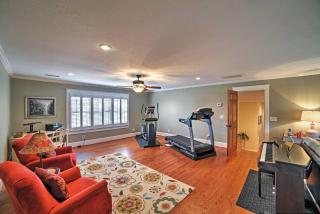 Spacious and Stunning Cleveland Getaway on 1 Acre - Cleveland - 4