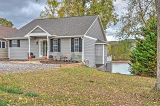 Lakefront Hiawassee Home with Boat Dock and Hot Tub! - Hiawassee - 7