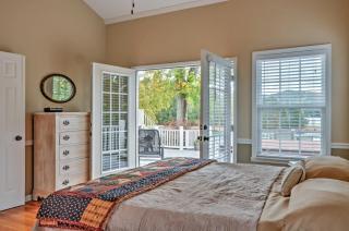 Lakefront Hiawassee Home with Boat Dock and Hot Tub! - Hiawassee - 5