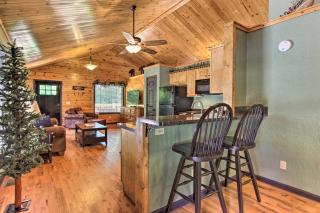 Sevierville Overlook Cabin 9 Miles to Gatlinburg! - Sevierville - 3