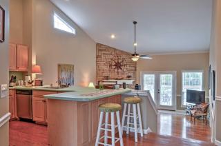 Lakefront Hiawassee Home with Boat Dock and Hot Tub! - Hiawassee - 1