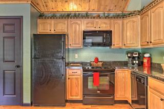 Sevierville Overlook Cabin 9 Miles to Gatlinburg! - Sevierville - 4