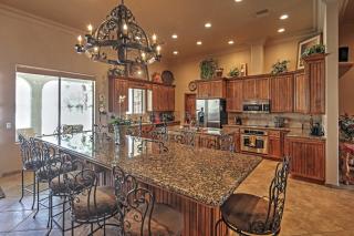 < 2 Mi to Lake Havasu: Spacious Home w/ Patio! - 2