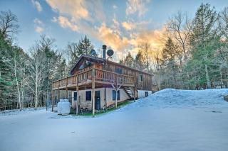 Jewett Cabin with Viewing Deck - 10 Mins to Skiing! - Jewett - 0