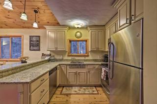 Jewett Cabin with Viewing Deck - 10 Mins to Skiing! - Jewett - 1