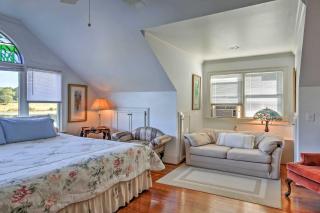 Cottage by the Pond on Gorgeous Expansive Estate - Ridgeway - 2