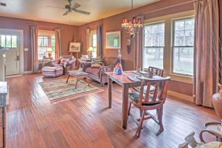 August Schmidt Fredericksburg Cottage with Hot Tub - 3