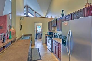 Peaceful Custom Carbondale Home with Pool, Near SIU! - Carbondale - 7