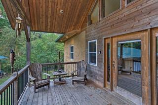 Peaceful Custom Carbondale Home with Pool, Near SIU! - Carbondale - 1
