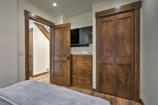 Walk to Ski Shuttle Truckee Condo with Hot Tub - Truckee - 1