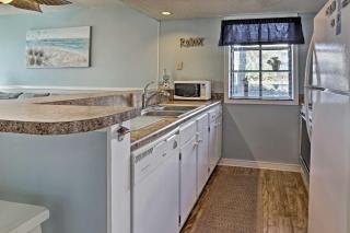 Walk to Ocean Myrtle Beach Retreat with Sunroom - Myrtle Beach - 9