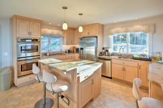 Luxurious Oceanfront Flanders Bay Home with Kayaks! - Sullivan - 5