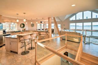Luxurious Oceanfront Flanders Bay Home with Kayaks! - Sullivan - 7
