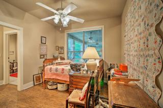 Cozy Texas Retreat with Patio, Grill and Fire Pit! - Mountain Home - 2