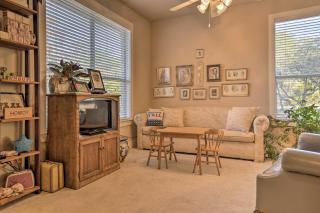 Cozy Texas Retreat with Patio, Grill and Fire Pit! - Mountain Home - 1