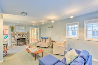 Elegant Stone Cottage Steps to Crystal Lake Beach - 6