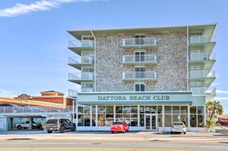 Oceanfront Daytona Beach Club Studio with Balcony! - Daytona Beach - 0