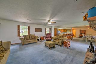 Lakefront Livingston Home with Dock, 1 Mi to Launch! - Livingston - 6