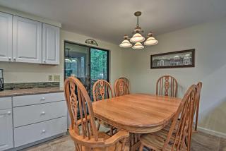 Deck and Fire Pit Pocono Lake Home Near Skiing! - Pocono Lake - 4