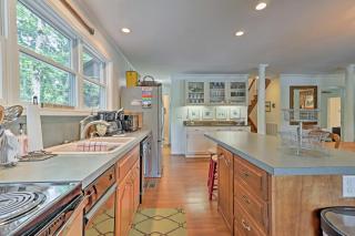 Arcade Cove - Lake Martin Home with Private Dock! - Eclectic - 7