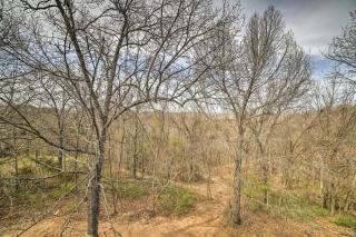 Condo w/ Pool Access, 2 Mi to Silver Dollar City - 8