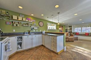 Walkable Downtown Logan Apartment with Rooftop Deck - Logan - 3