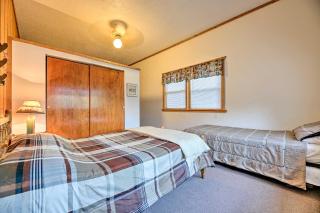 Walk to White River Home with Deck in Flippin! - Gassville - 4