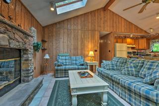 Creekside Poconos Cabin - Gouldsboro St Park 3 Mi! - 5