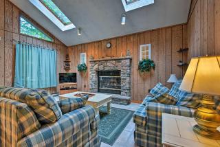 Creekside Poconos Cabin - Gouldsboro St Park 3 Mi! - 6