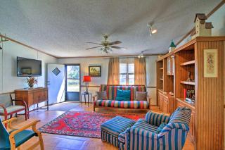 Utopia Family Home with Mountain Viewing Deck! - Utopia - 7
