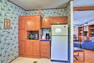 Utopia Family Home with Mountain Viewing Deck! - 1