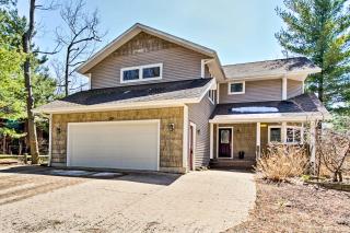 Spacious Mears House -Steps From Lake Michigan! - Mears - 0
