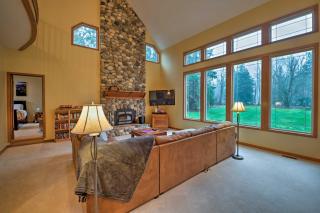 Home on Skykomish River with Fire Pit and Hot Tub - 8