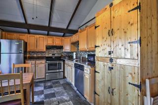 Inviting Beech Mountain Family Retreat with 3 Decks! - Beech Mountain - 7