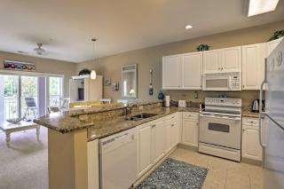 Relax by Pool and Golf Chic Myrtle Beach Condo - Myrtle Beach - 3