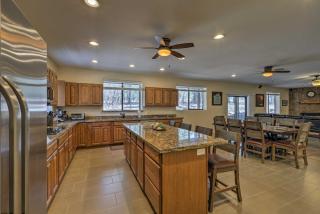 3 Mi to Rainbow Lake Home with Hot Tub and Deck - Pinetop-Lakeside - 2