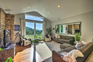 Luxury Lodge on 45 Acres Patio, Deck and Views! - Fairview - 0