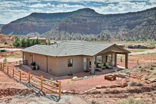 Day Trip to Zion Home with Fire Pit and Pool Access - Kanab - 7