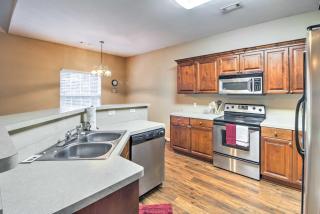 Walk to The Strip Family-Friendly Branson Home - Branson - 1