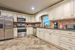 Spacious Kunkletown Home with Full Game Room and Deck! - 7