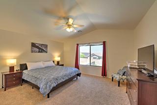 Spacious Phoenix-Area Escape with Pool and Hot Tub - Avondale - 2