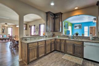 4 Mi to Circuit of the Americas Home with 3 Acres - Del Valle - 8