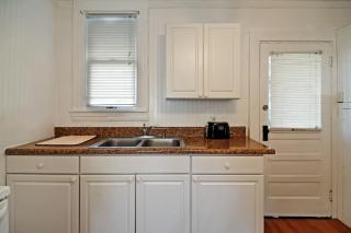 Treasure Island Cottage, Near Boardwalk and Beach! - St Pete Beach - 3