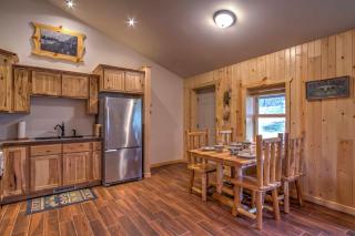 Cabin by the River Visited by Treehouse Masters! - Ferryville - 2