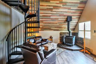 Hillside Cripple Creek Cabin with Hot Tub, Mtn Views - 1