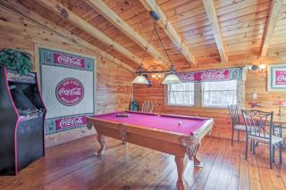 Sevierville Cabin with Deck Minutes to Pigeon Forge - 8